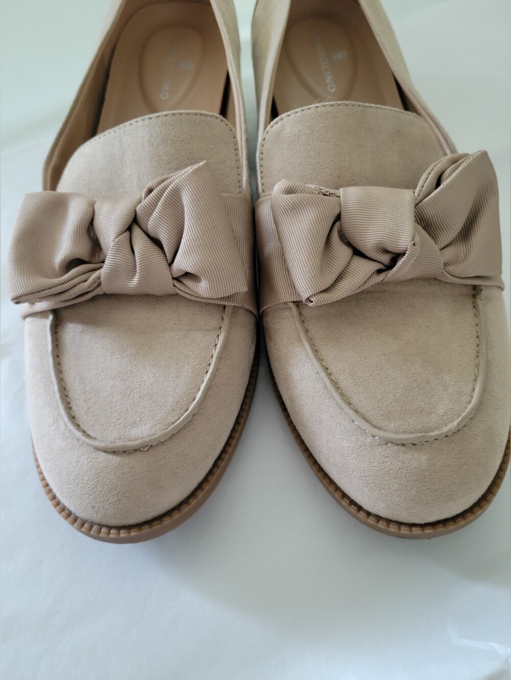 Bandolino Lindio Bow Loafers, SZ 9.5 Med, Cream Color, Faux Suede